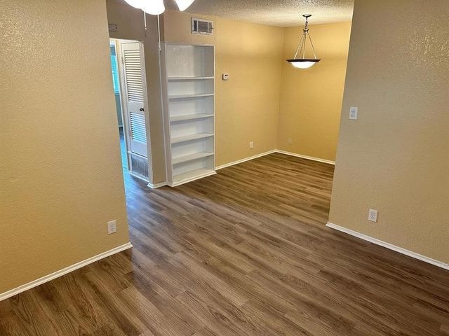 2401 Manor RD 220, Austin, TX 78722