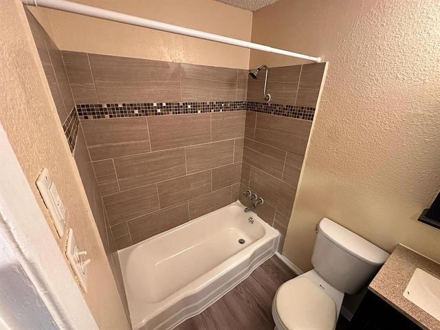 2401 Manor RD 220, Austin, TX 78722