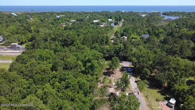 6190 N Railroad Avenue, Bay Saint Louis, MS 39520