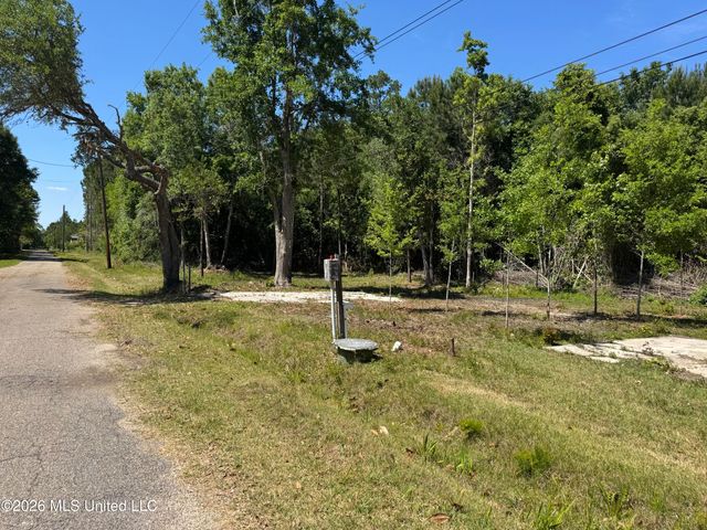 6190 N Railroad Avenue, Bay Saint Louis, MS 39520
