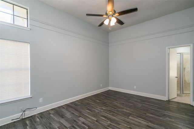 2302 Gladstone Drive, Arlington, TX 76018