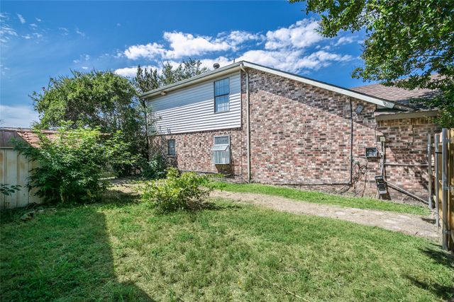 2302 Gladstone Drive, Arlington, TX 76018