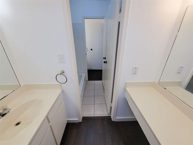 7575 Cambridge Street 2405, Houston, TX 77054