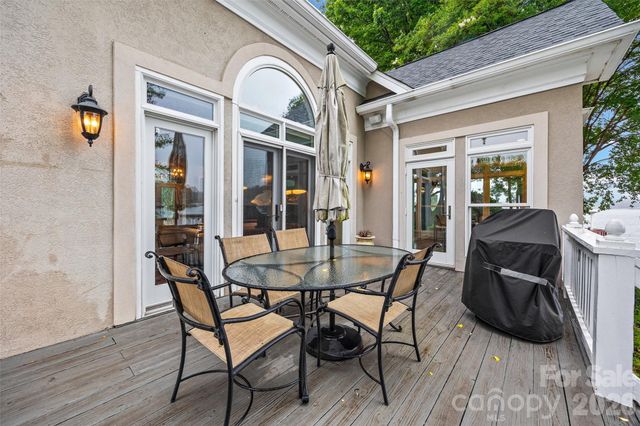 15901 Riverpointe Drive, Charlotte, NC 28278