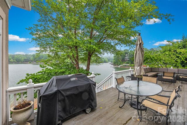 15901 Riverpointe Drive, Charlotte, NC 28278