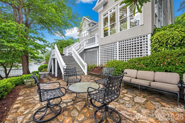 15901 Riverpointe Drive, Charlotte, NC 28278