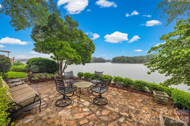 15901 Riverpointe Drive, Charlotte, NC 28278