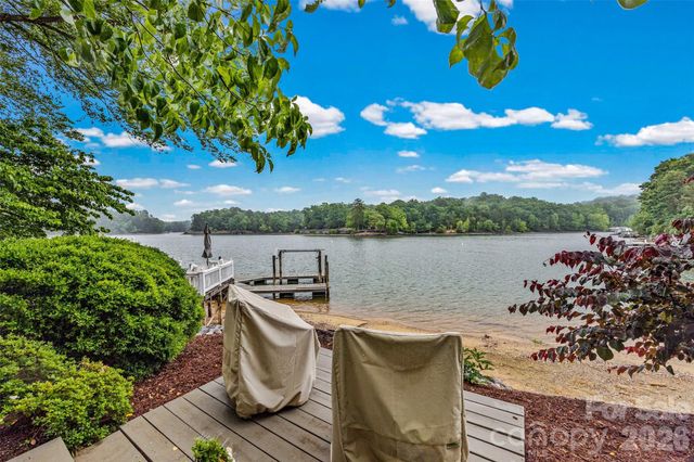15901 Riverpointe Drive, Charlotte, NC 28278