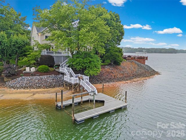 15901 Riverpointe Drive, Charlotte, NC 28278