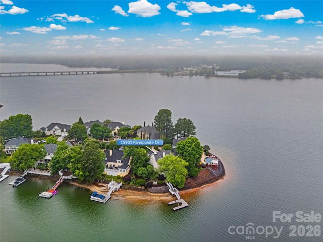 15901 Riverpointe Drive, Charlotte, NC 28278