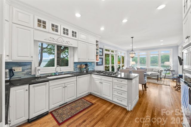 15901 Riverpointe Drive, Charlotte, NC 28278