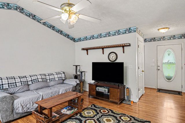 105 Brookside Pt, Springfield, TN 37172