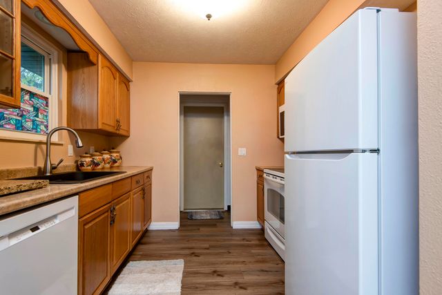 2127 S Golden Avenue, Springfield, MO 65807