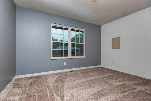 2127 S Golden Avenue, Springfield, MO 65807