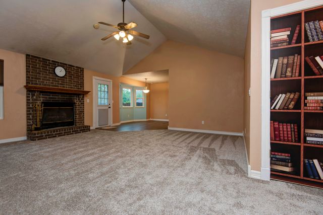 2127 S Golden Avenue, Springfield, MO 65807