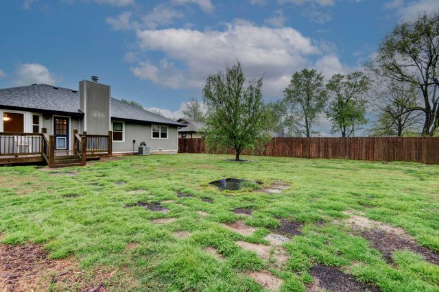 2127 S Golden Avenue, Springfield, MO 65807