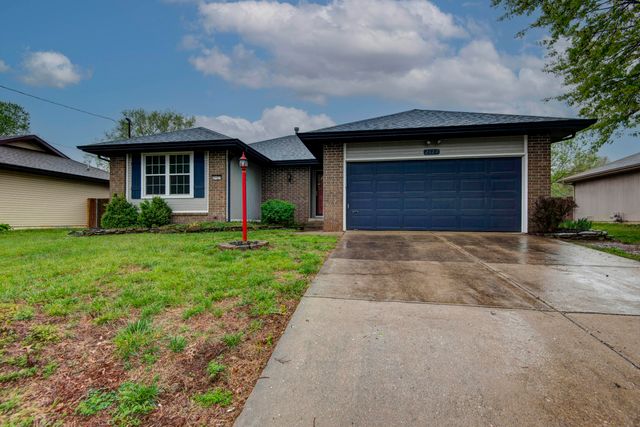 2127 S Golden Avenue, Springfield, MO 65807