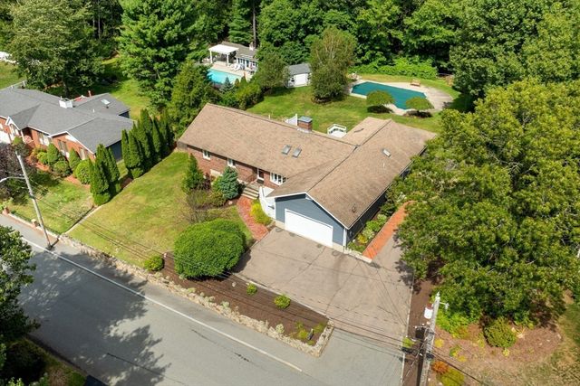 70 Christina Dr, Braintree, MA 02184