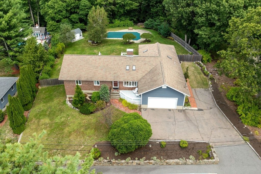 70 Christina Dr, Braintree, MA 02184