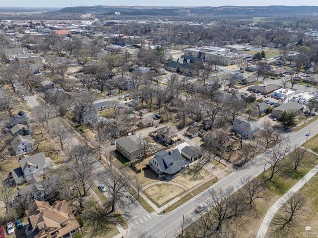 1031 Leavenworth Street, Manhattan, KS 66502