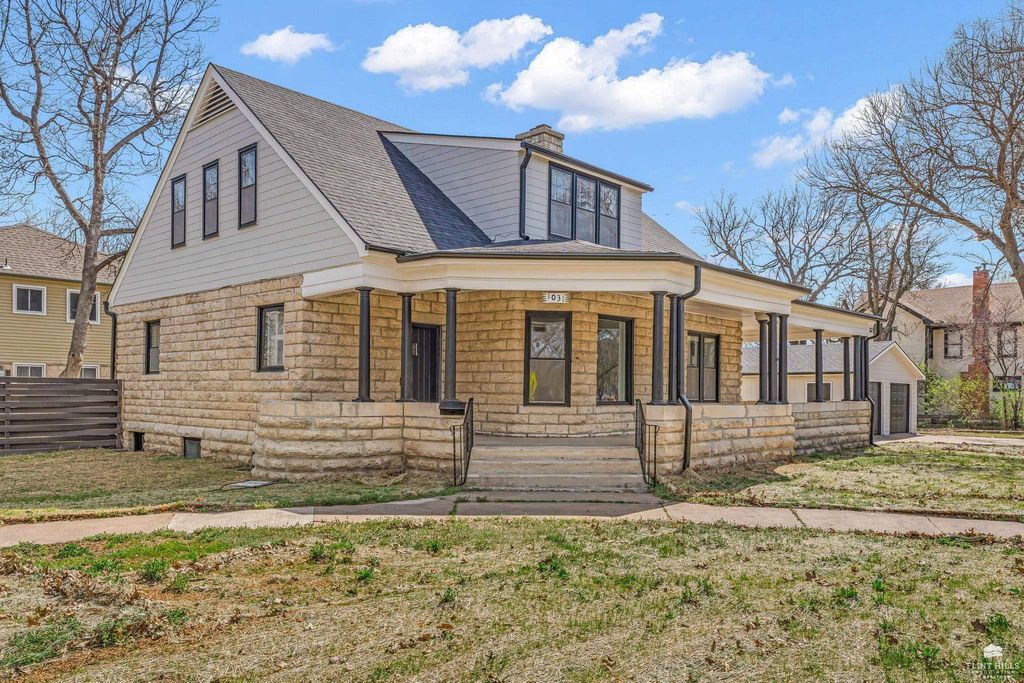 1031 Leavenworth Street, Manhattan, KS 66502