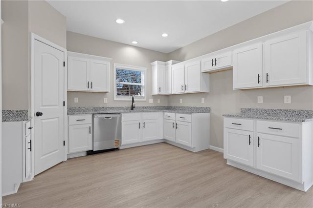 411 NE 28th Street, Winston-salem, NC 27105