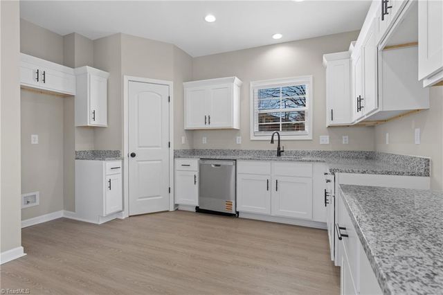 411 NE 28th Street, Winston-salem, NC 27105