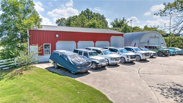 5402 Elm Springs Road, Springdale, AR 72762