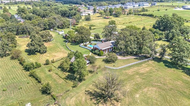 5402 Elm Springs Road, Springdale, AR 72762