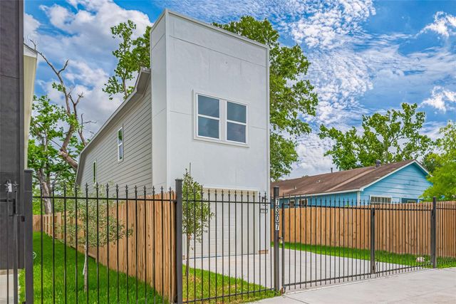 7307 W Knoll Street, Houston, TX 77028
