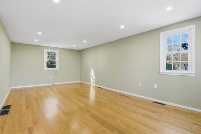 10 Walter Street, Tewksbury, MA 01876