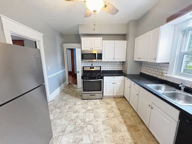 252 W 29th Street, Davenport, IA 52803
