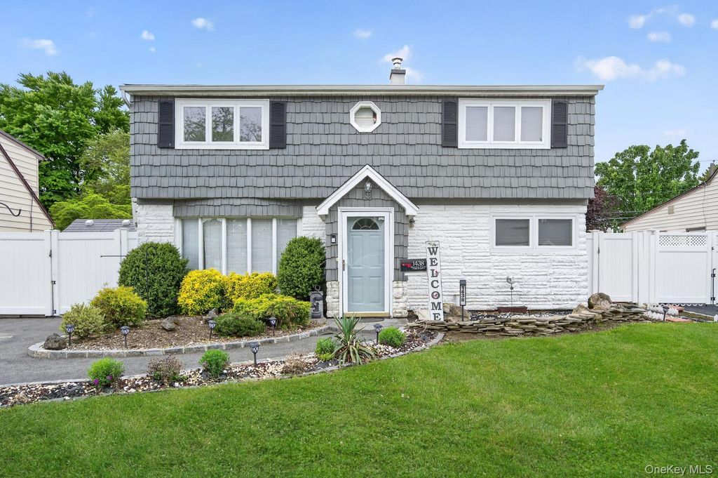 1438 Harding Street, North Bellmore, NY 11710