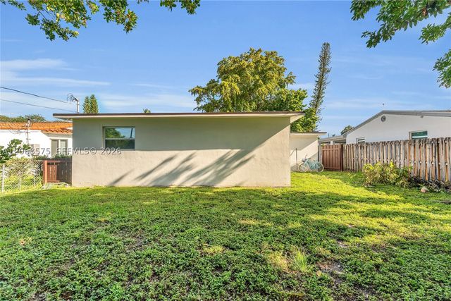 2851 Washington St, Hollywood, FL 33020