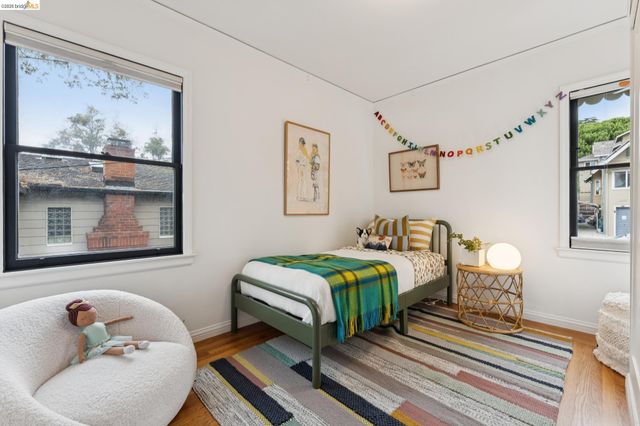 2437 Damuth St, Oakland, CA 94602