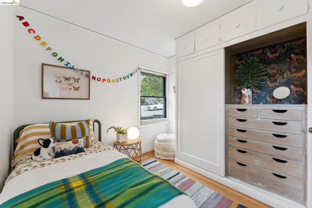 2437 Damuth St, Oakland, CA 94602