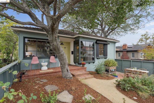 2437 Damuth St, Oakland, CA 94602