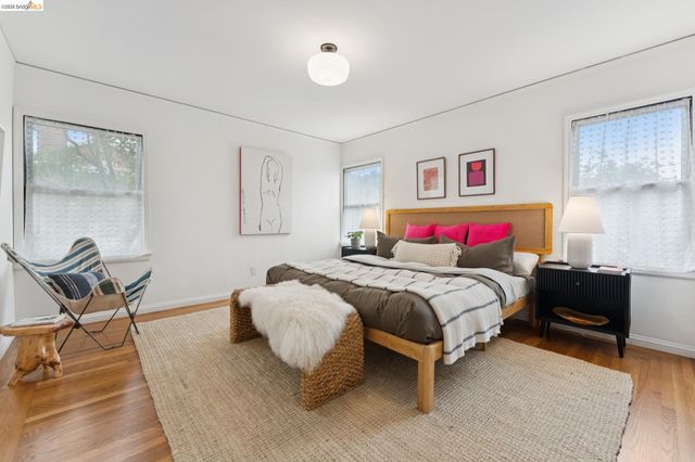 2437 Damuth St, Oakland, CA 94602