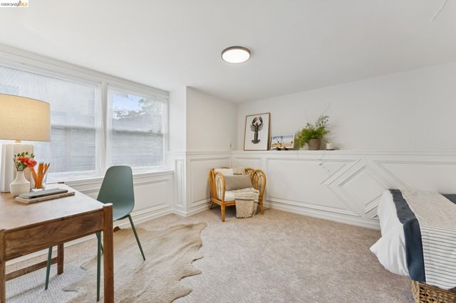 2437 Damuth St, Oakland, CA 94602