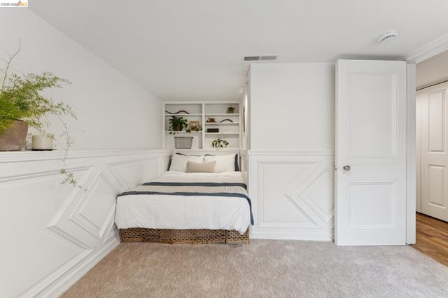 2437 Damuth St, Oakland, CA 94602