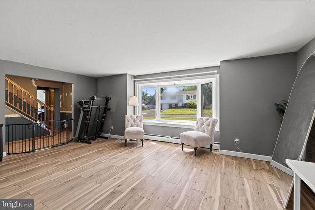 1011 RED BARN RD, Warminster, PA 18974