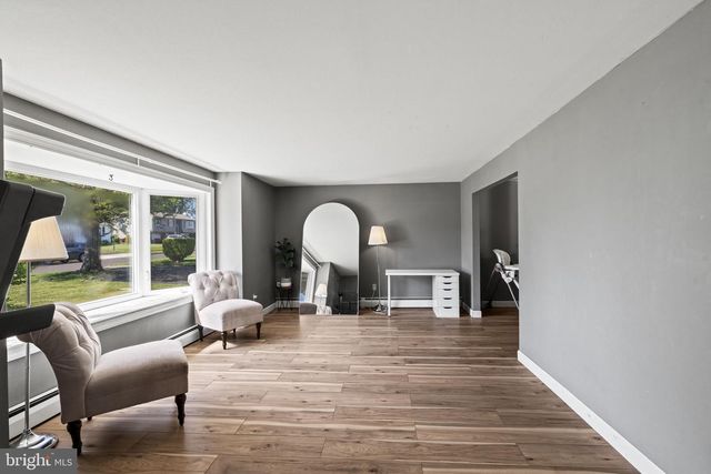 1011 RED BARN RD, Warminster, PA 18974