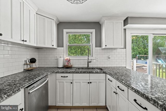1011 RED BARN RD, Warminster, PA 18974