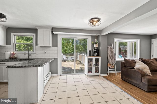 1011 RED BARN RD, Warminster, PA 18974