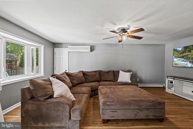 1011 RED BARN RD, Warminster, PA 18974