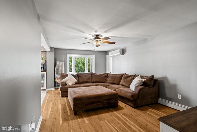 1011 RED BARN RD, Warminster, PA 18974