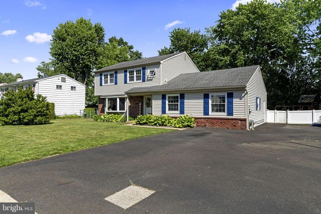 1011 RED BARN RD, Warminster, PA 18974