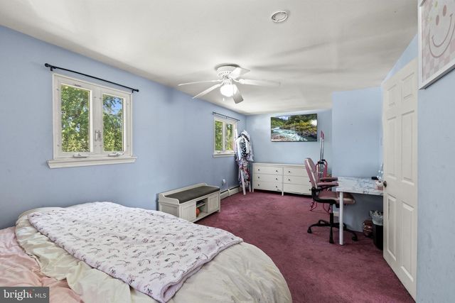 1011 RED BARN RD, Warminster, PA 18974