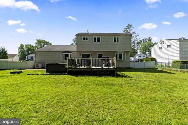 1011 RED BARN RD, Warminster, PA 18974