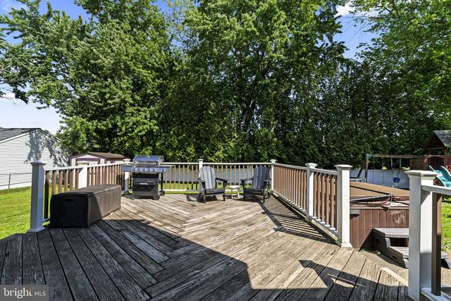 1011 RED BARN RD, Warminster, PA 18974